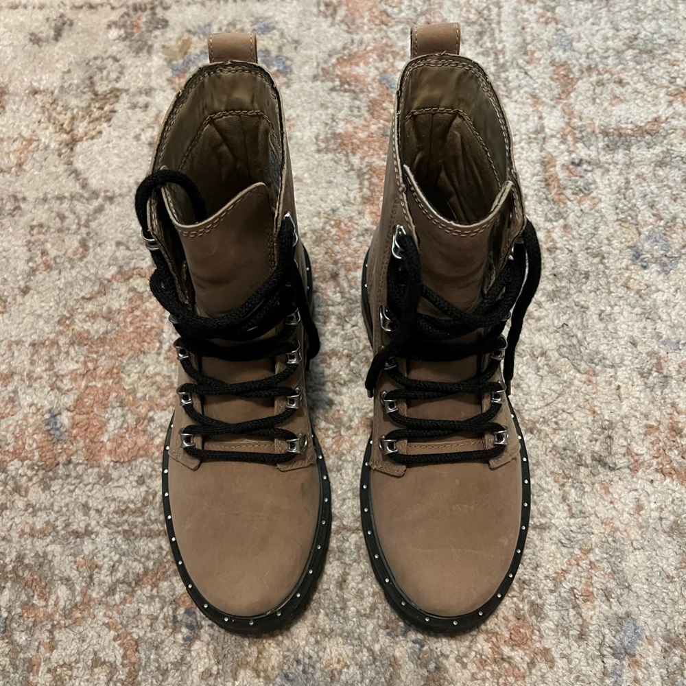 Sorel Lennox lace boot